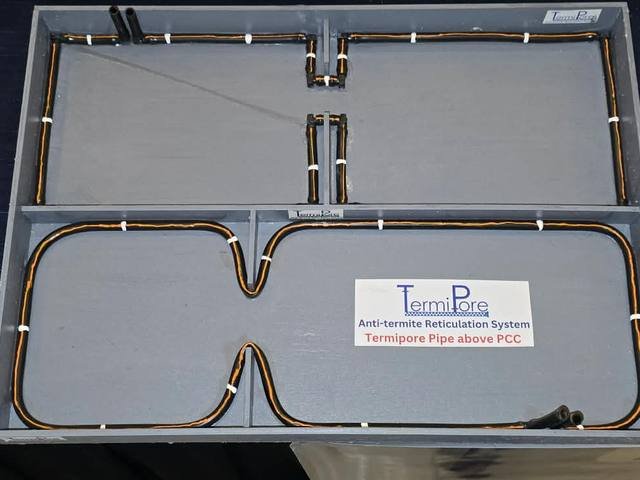 Porous pipe reticulation layout with external service box